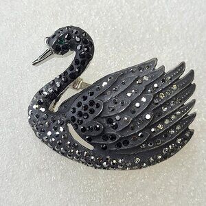 Black Swan Brooch Pin
